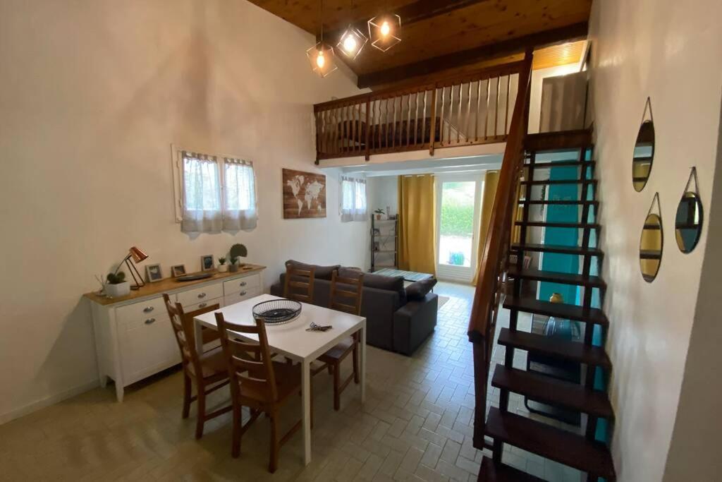 Ferienwohnung Au Calme Avec Vue Magnifique A Saint Maximin Exterior foto